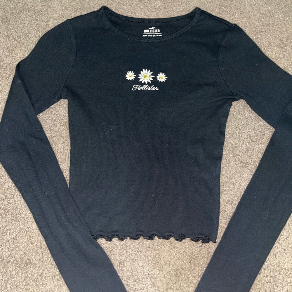 Black long sleeve crop top